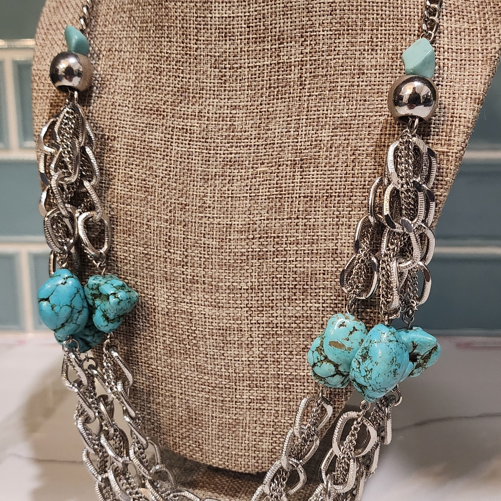Elegant Silver and Turquoise Necklace